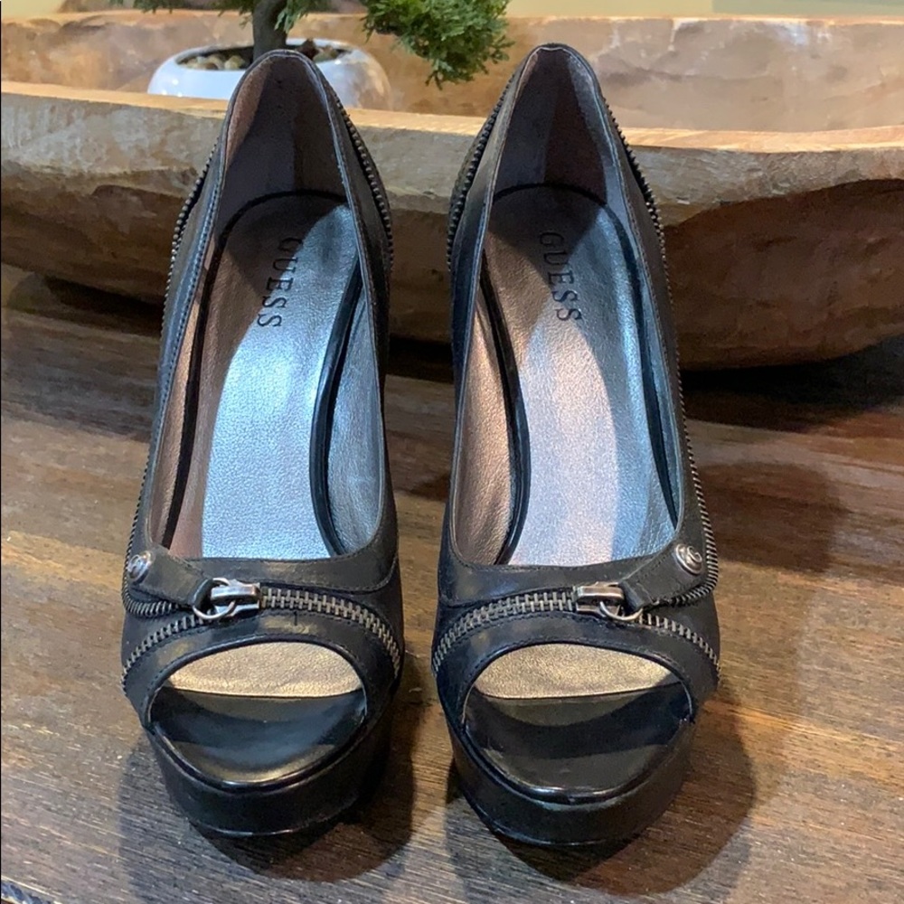 Guess Black Zipper Pumps